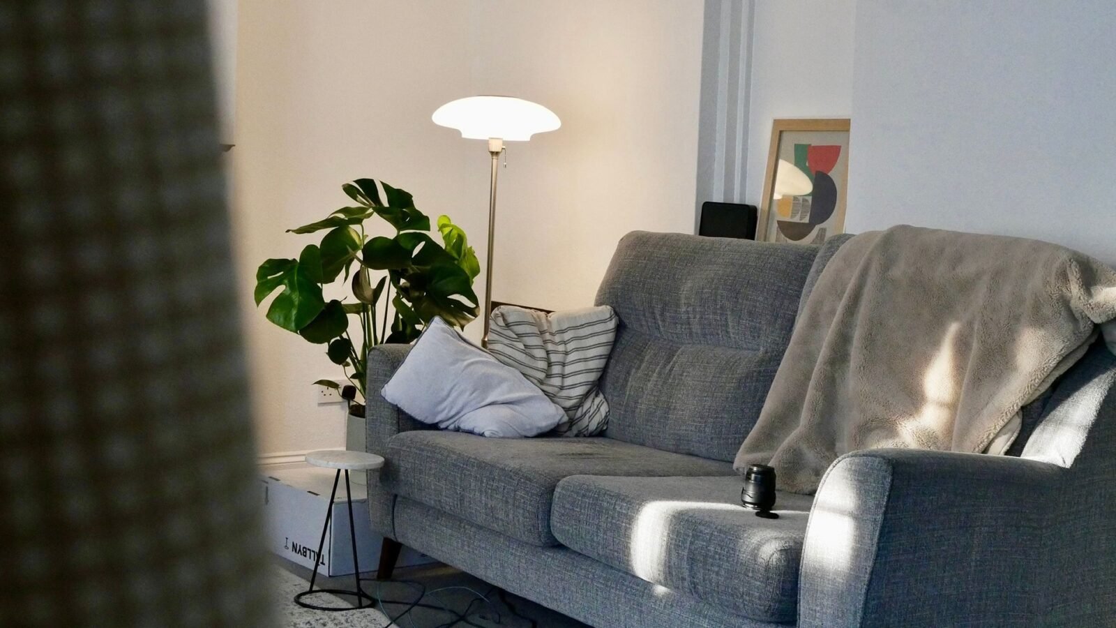 Wohnzimmer Beleuchtung: Lichtkonzept mit Steh-, Tisch- und Deckenleuchten